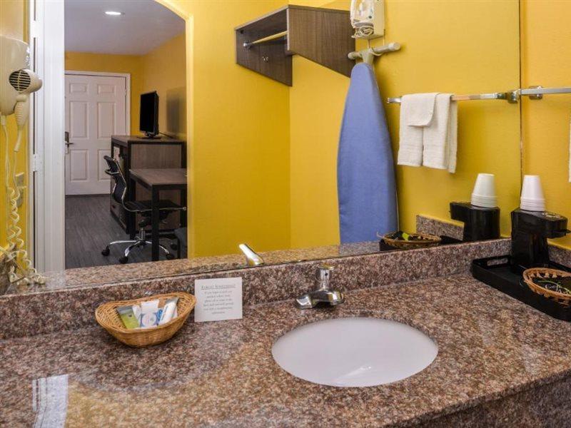 Americas Best Value Inn West Columbia Екстериор снимка
