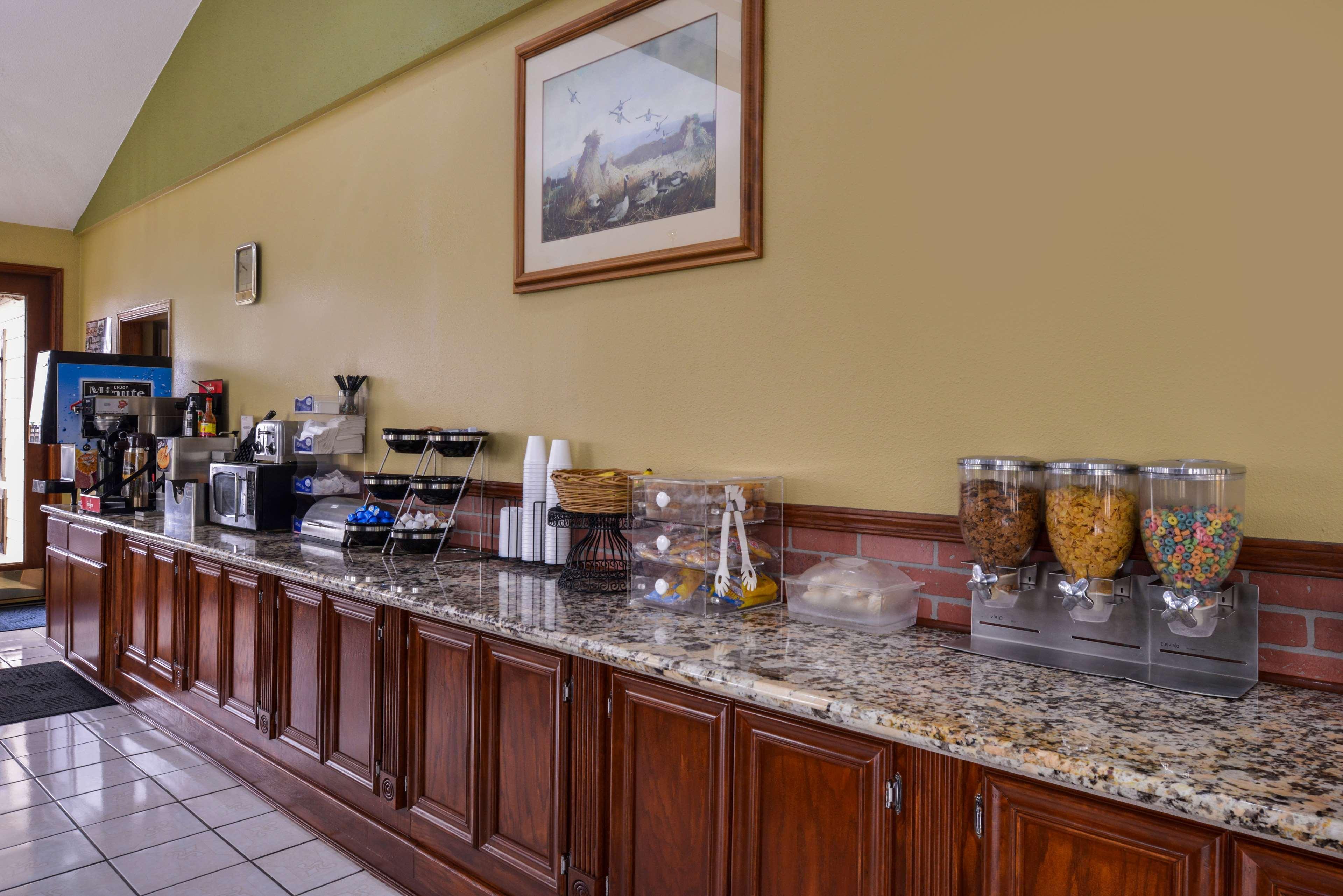 Americas Best Value Inn West Columbia Екстериор снимка